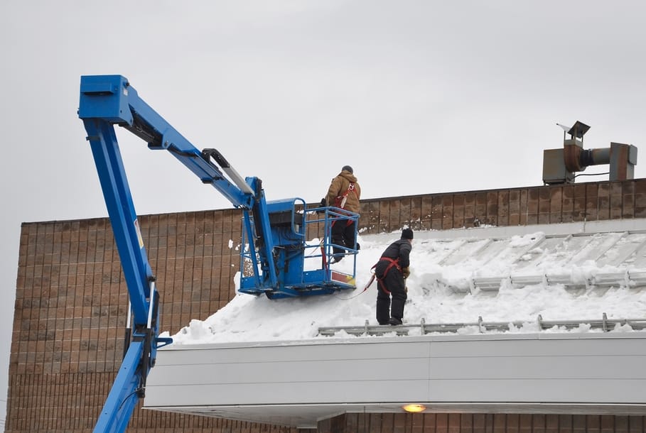 Winter Roof Maintenance – 5 Things You Should Do Right Now